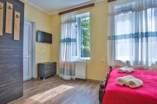 Отели типа «постель и завтрак» 85A Кутаиси Двухместный номер с 1 кроватью или 2 отдельными кроватями и собственной ванной комнатой-1