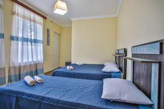 Отели типа «постель и завтрак» 85A Кутаиси Двухместный номер с 1 кроватью или 2 отдельными кроватями и собственной ванной комнатой-3