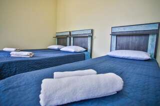 Отели типа «постель и завтрак» 85A Кутаиси Двухместный номер с 1 кроватью или 2 отдельными кроватями и собственной ванной комнатой-1