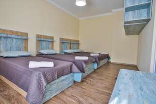 Отели типа «постель и завтрак» 85A Кутаиси Cемейный номер с собственной ванной комнатой-1